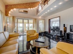 Corbeanca, Laguna Albastra